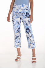 Load image into Gallery viewer, Cropped blue and white floral pant