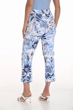 Load image into Gallery viewer, Cropped blue and white floral pant